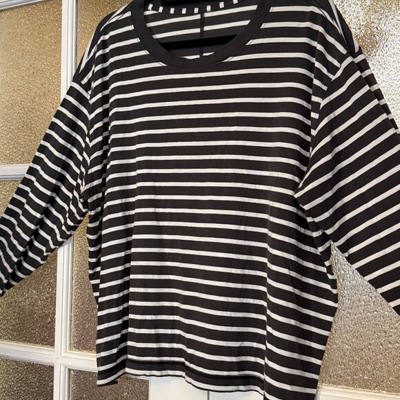LULULEMON 🍋All Yours Long Sleeve Tee in Vitasea Material Black and White Stripe - Picture 2 of 9